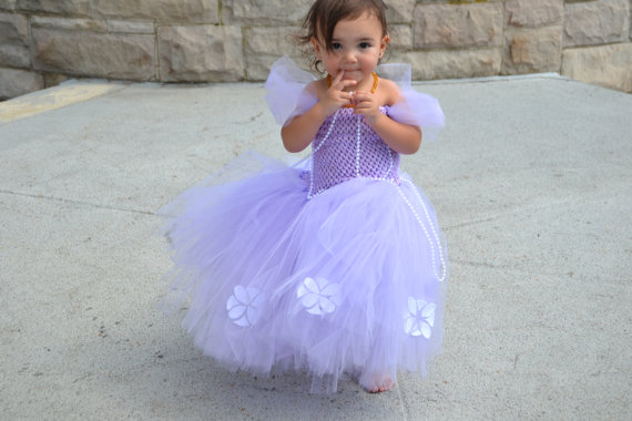 The absolute most gorgeous princess costumes for Halloween. I'm in love.