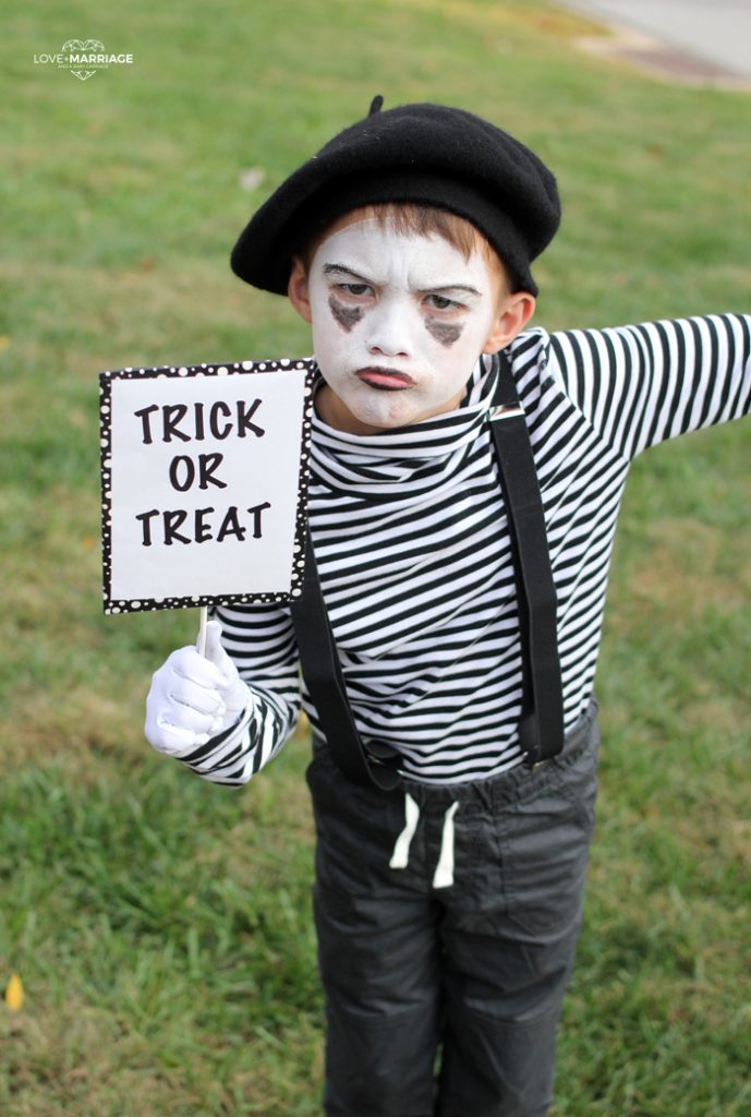 How to make a mime costume for Halloween