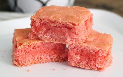Easy Strawberry Brownies recipe with just 3 ingredients! Such a great dessert.