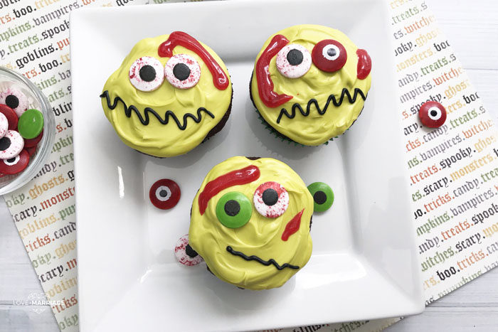 Zombie Cupcakes are the most fun Halloween treat to make for kids!