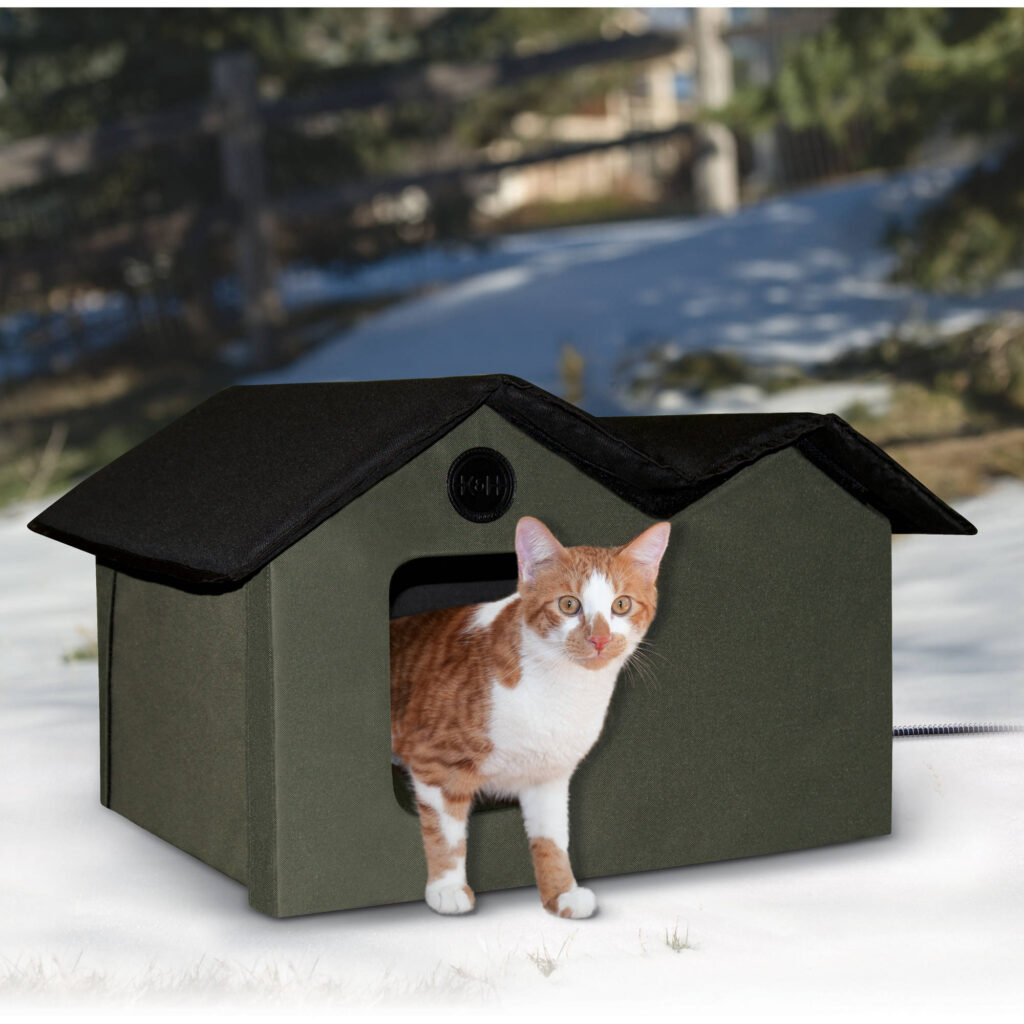 This Heated Cat House Will Keep Outdoor Kitties Warm Through Freezing