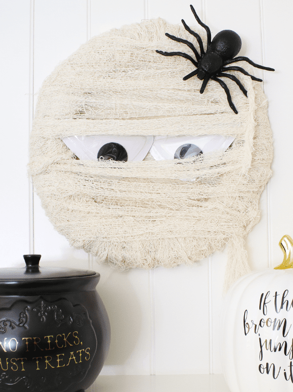 Easy DIY Mummy Wreath - 12 DIY Halloween Wreath Ideas