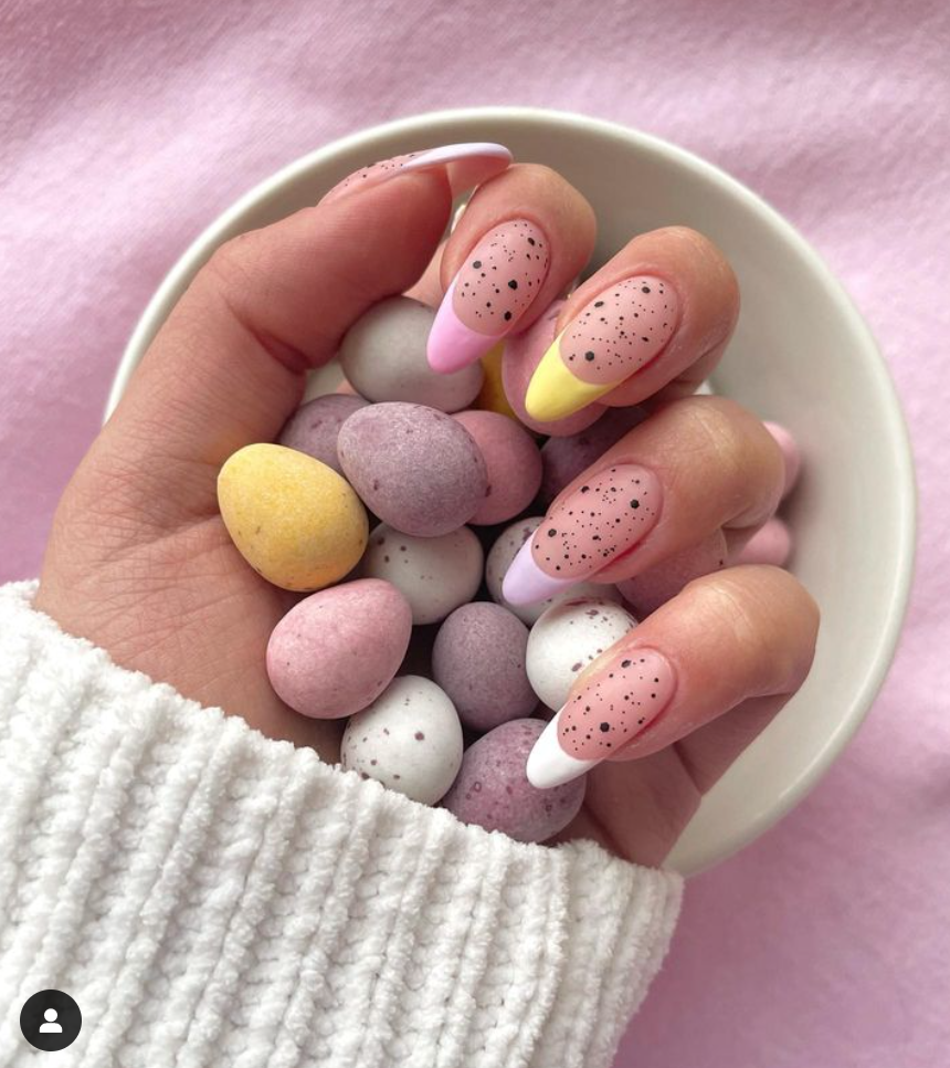 How fun are these Cadburry Egg mini Easter nails?