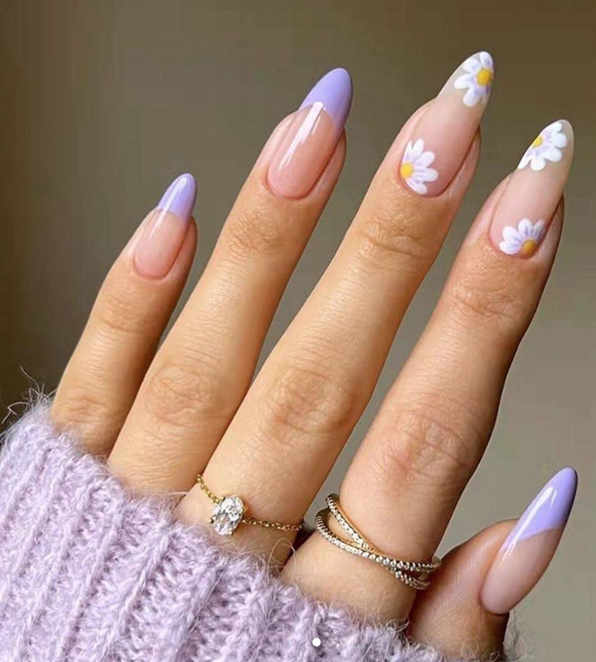 Pretty lavender daisies Spring nail design idea