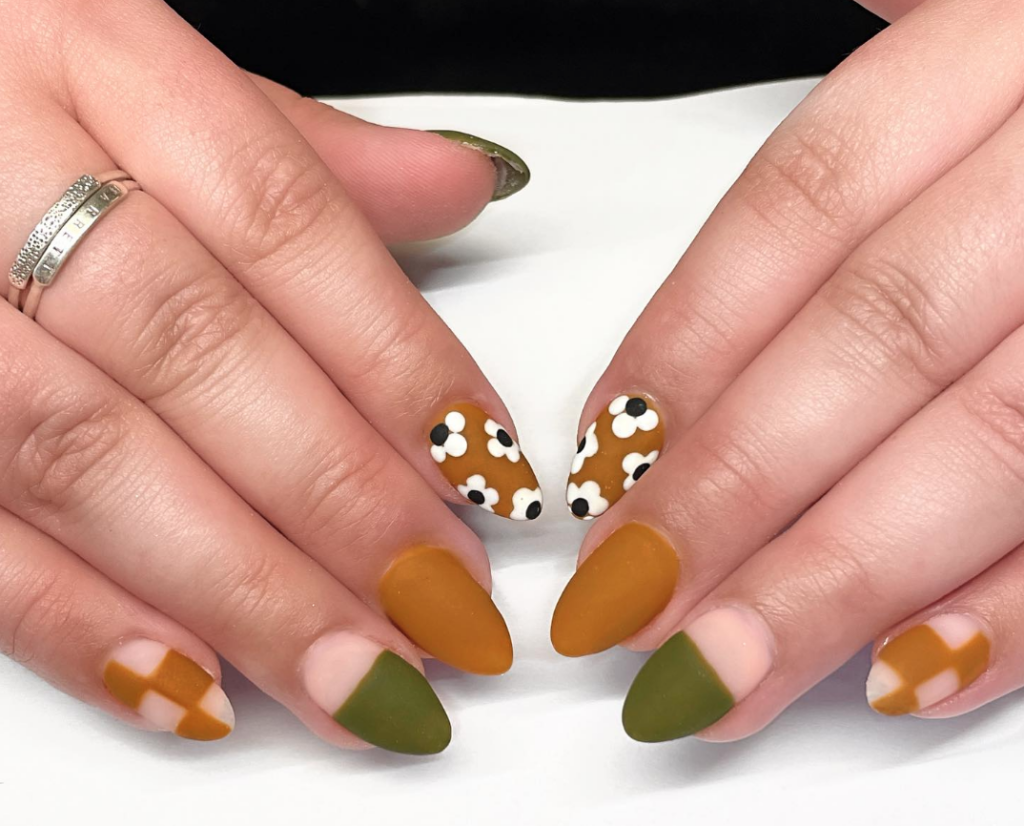 September Nails - autumn amber and green color combo